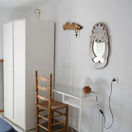 Carrer La Sequia Homestay *