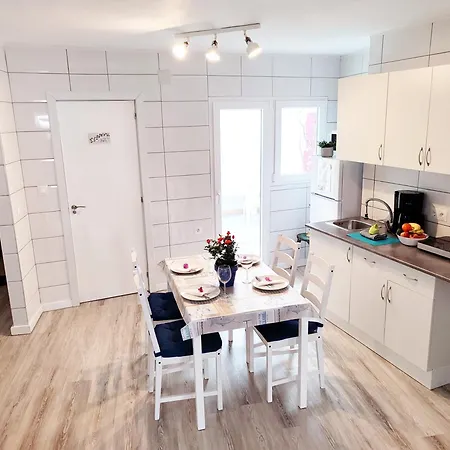 Bonito Estudio Con Patio Interior En Altea