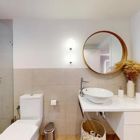 Stylish In With Ac And Balcony Apartment *