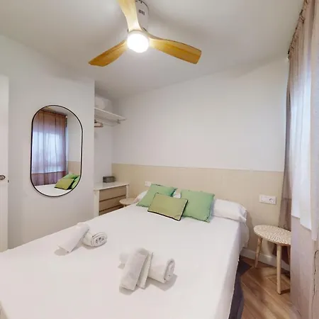 Stylish In With Ac And Balcony Apartment *