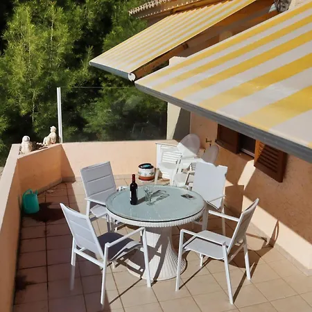 The Pinehouse Apartment