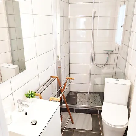 Bonito Estudio Con Patio Interior En Apartment