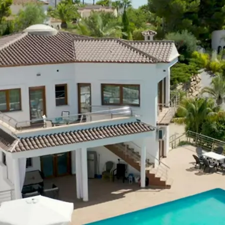 Reina Villa *