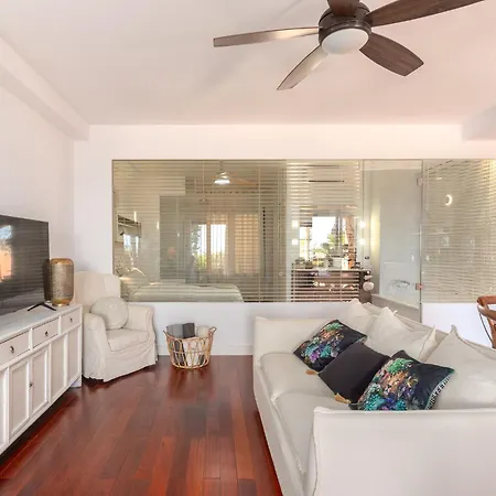 Bay View Apartment