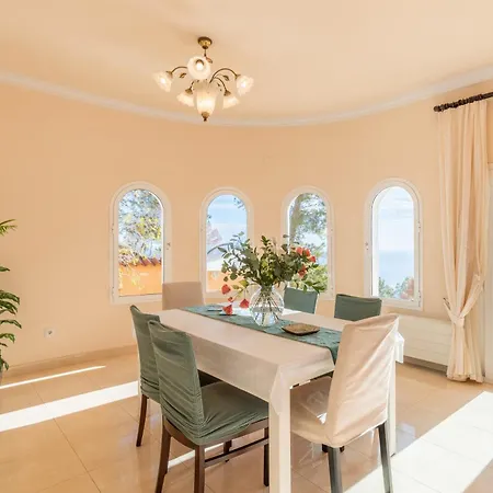 Macondo Hills Villa