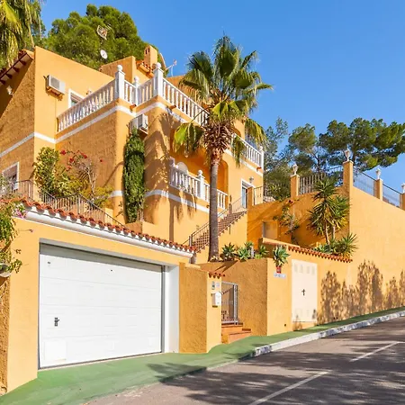 Macondo Hills Villa *