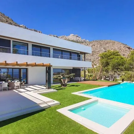 Casa Minimalista Moderno Con Piscina