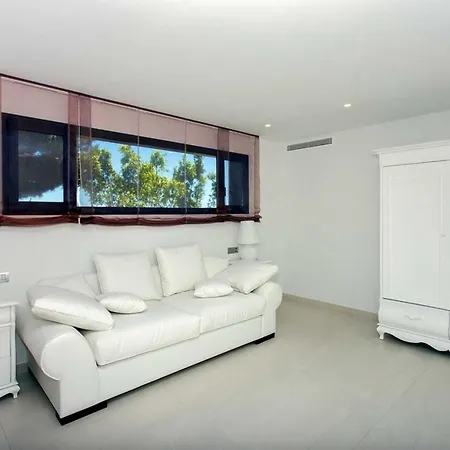 Casa Minimalista Moderno Con Piscina