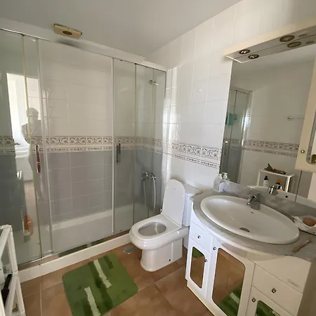Seaview Apartment *