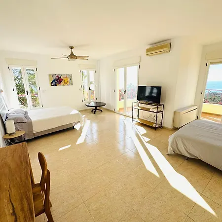 Spacious In Hills Villa *