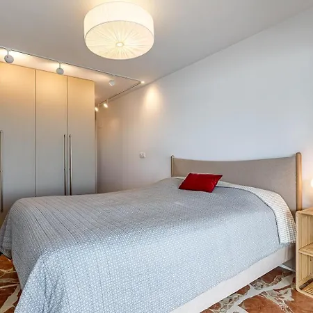 Bay Apartment