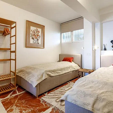 Apartment Bay