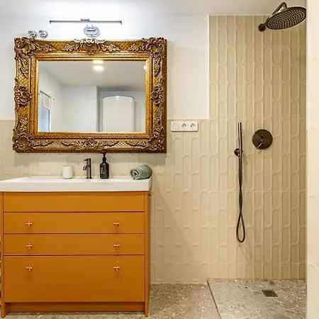Apartment Bay *