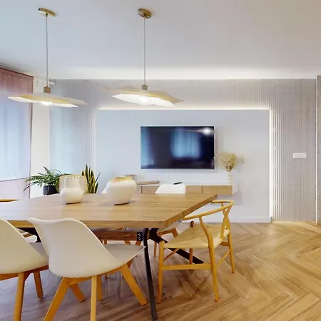 Apartment Stylish In With Ac And Balcony *