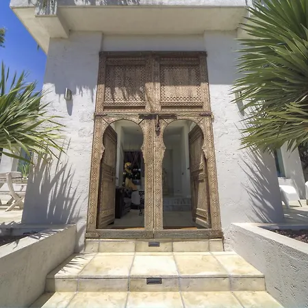 Mimar L Villa *