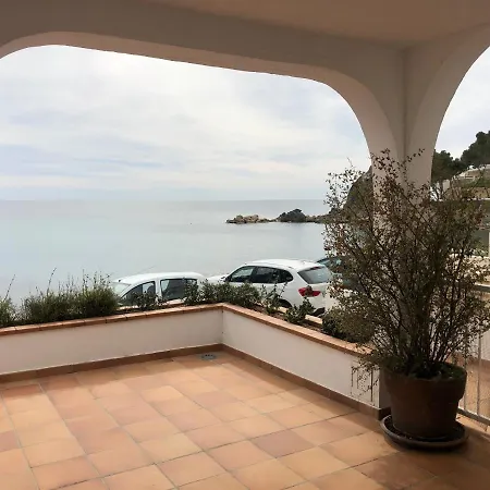 Acogedora Casa En Cap Negret, Ubicada A Primera Linea De La Playa. *