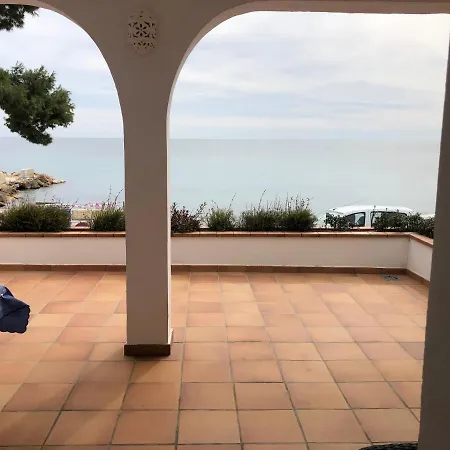Holiday home Acogedora Casa En Cap Negret, Ubicada A Primera Linea De La Playa.