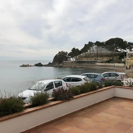 Acogedora Casa En Cap Negret, Ubicada A Primera Linea De La Playa.