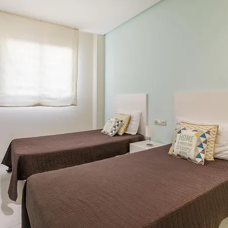 Vue A - Piscine - Pour 4 *
