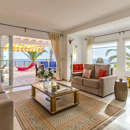 Campomanus Villa *